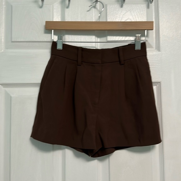 Aritzia Babaton Pleated Mini Short - Picture 1 of 3